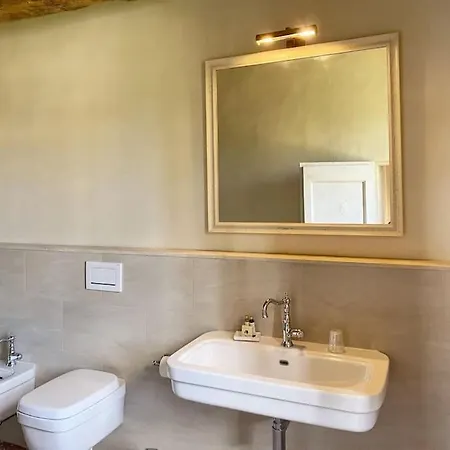 Tenuta Uzielli An Elegant Countryside Vila Monteriggioni